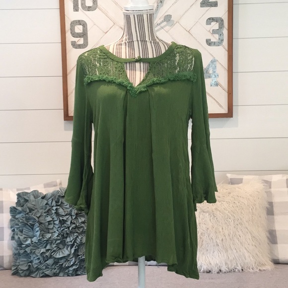 JODIFL Tops - 🌿 JODIFL 🌿 Kelly Green Top